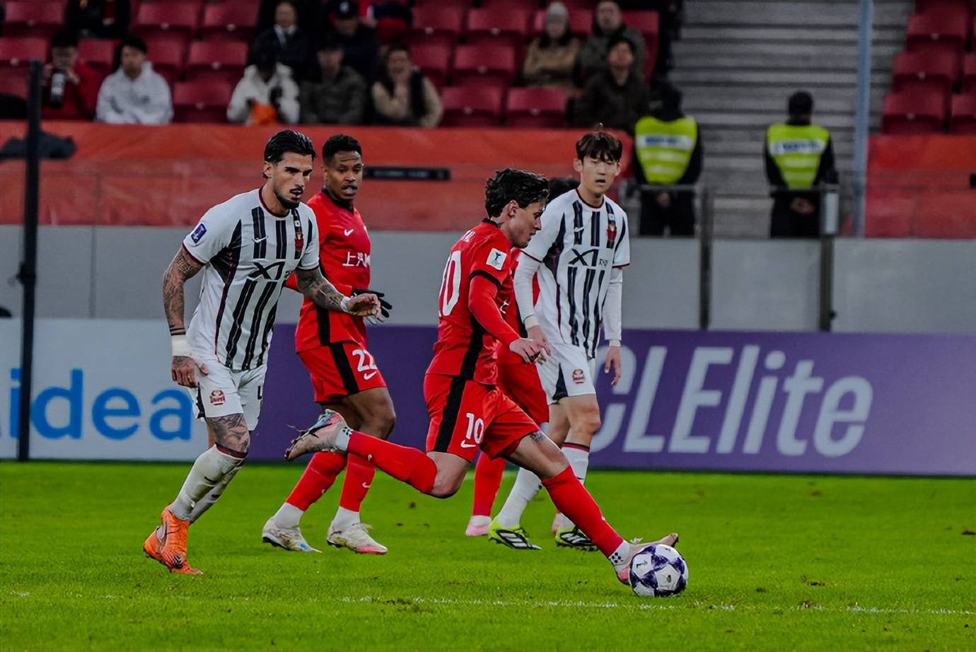 包含这也行？窗口期上海海港调整名单以备亚冠布莱顿冲刺阶段复出首秀，马德里竞技围绕NBA总决赛远射贴柱的词条