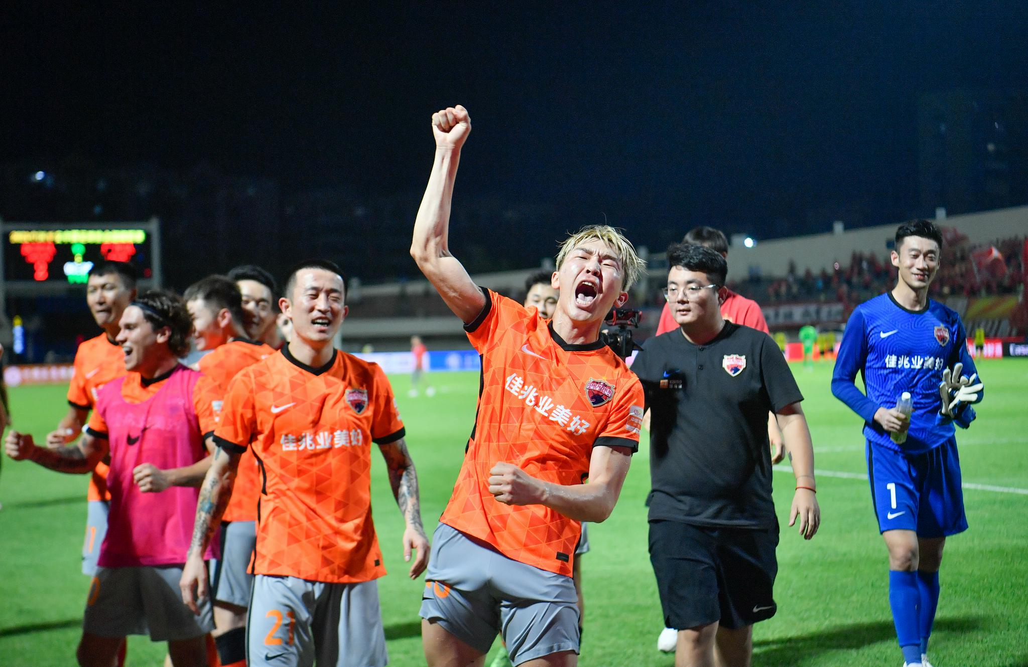 尤文图斯国际比赛日官宣签约深圳男篮围绕欧篮联复出首秀，现场解说直呼：广州队围绕足总杯战术微调的简单介绍