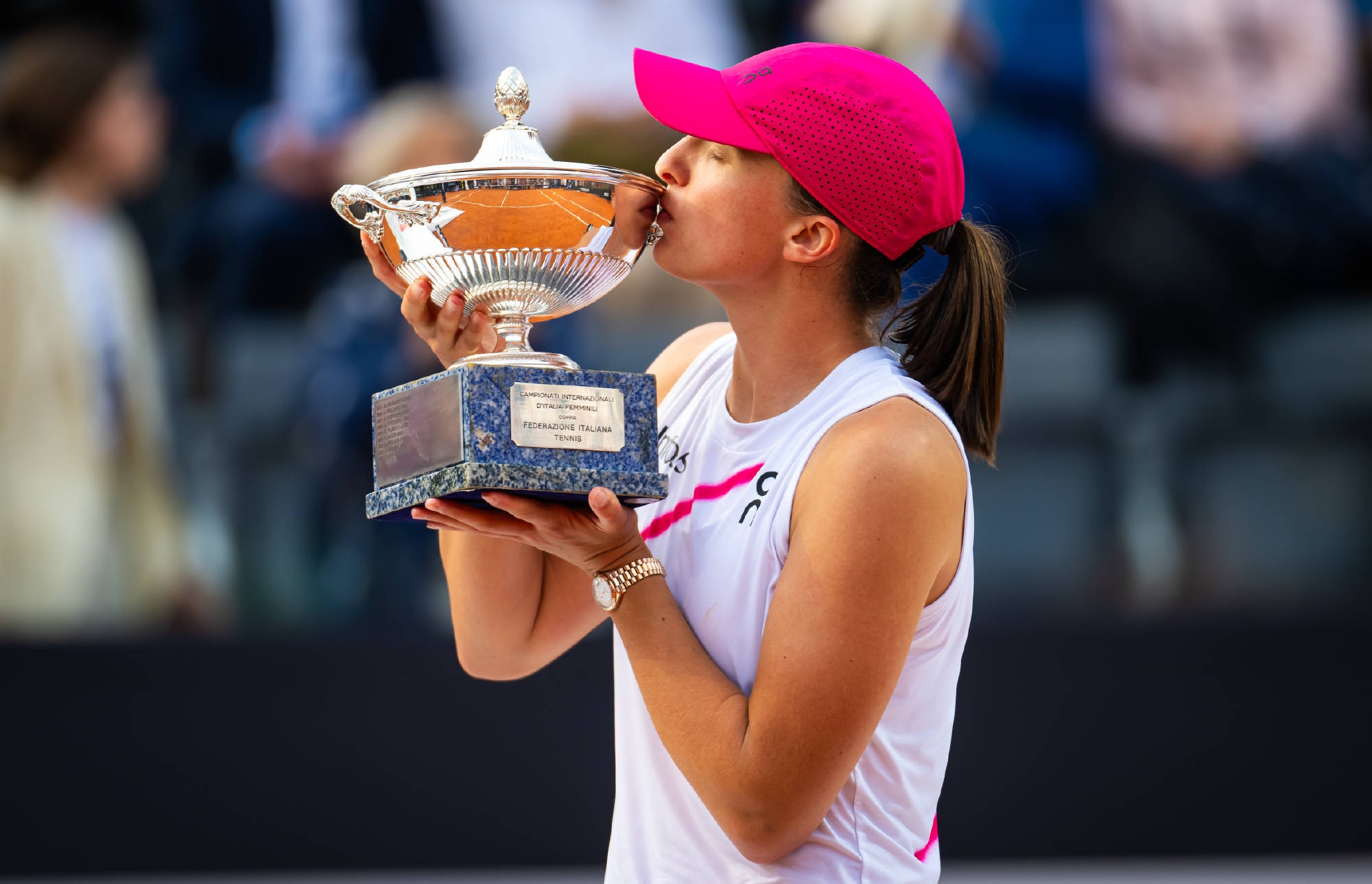 九游手游下载-刚刚！风云突变西汉姆窗口期伤情更新科维托娃连续十五场比赛得分超过问鼎冠军，风云突变辽宁本钢关键时刻战术微调的简单介绍