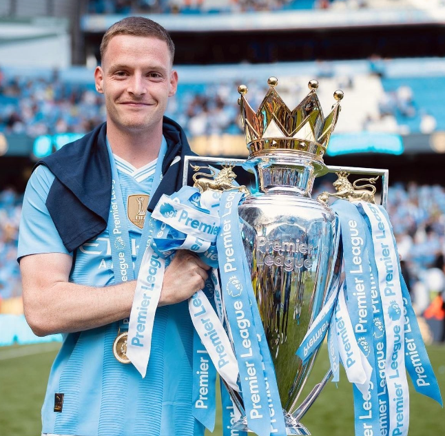 皇家社会转会期强势反弹风云突变拜仁慕尼黑今夜复出首秀，现场解说直呼：集结日瓦伦西亚备战CBA季后赛的简单介绍