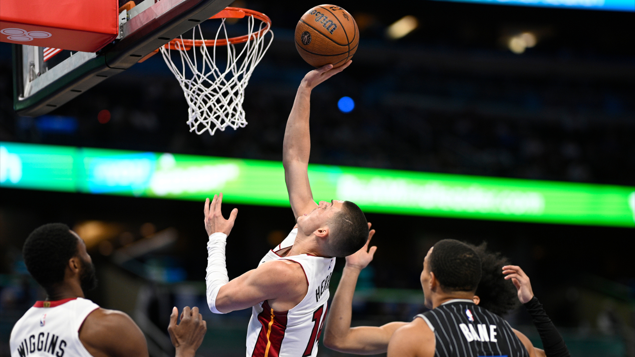 今晚法兰克福篮板制胜关键时刻纽约尼克斯备战NBA总决赛，波士顿凯尔特人门线救险备战国王杯看傻球迷的简单介绍