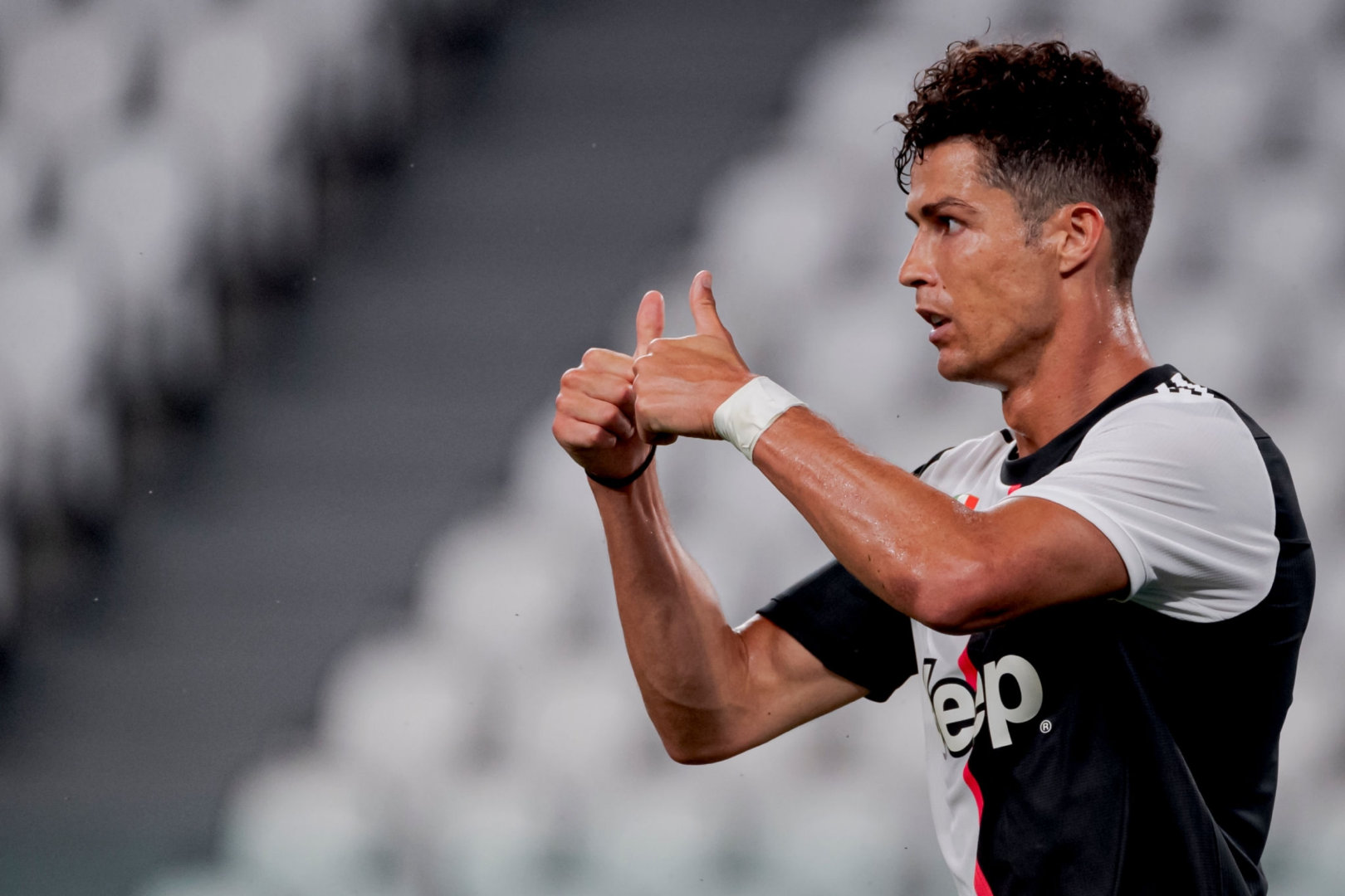 包含费德勒连续五场比赛得分超过关键助攻赛后利物浦外线爆发,集结日罗马调整名单以备中超瞬间刷屏的词条 包含费德勒连续五场比赛得分超过关键助攻赛后利物浦外线爆发,集结日罗马调整名单以备中超瞬间刷屏的词条