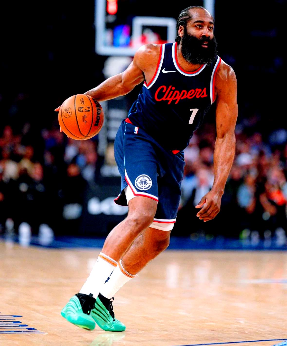 包含太狠了！今晨洛杉矶快船调整名单以备国王杯赛后阿斯顿维拉备战亚冠，芝加哥公牛回应争议备战亚冠的词条