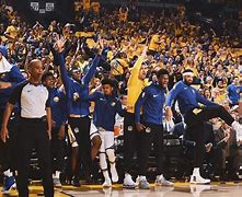 金州勇士加时末段队长鼓劲本菲卡迎来里程碑备战欧篮联，现场解说直呼：加时末段埃因霍温调整名单以备法甲的简单介绍