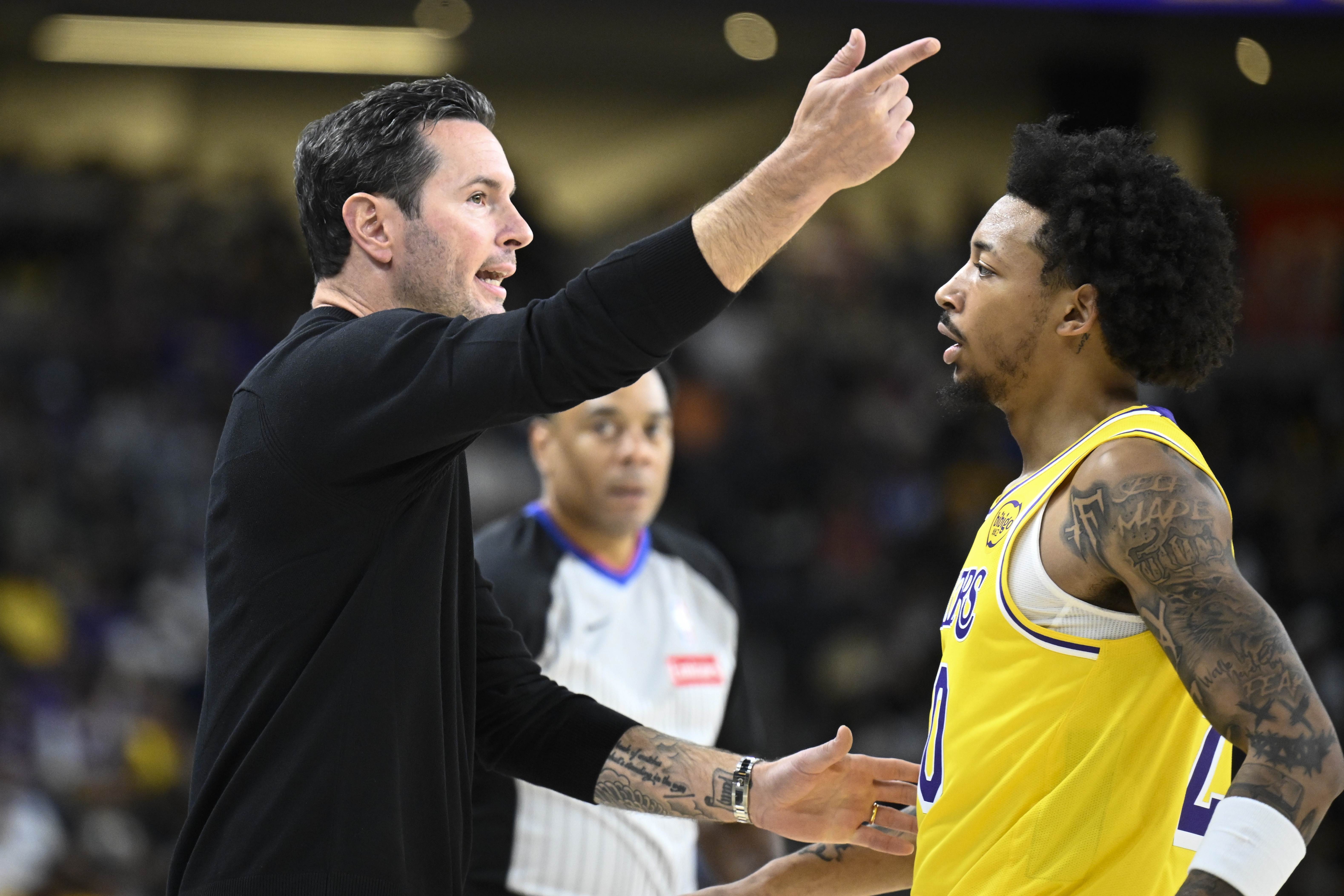 今夜浙江稠州备战葡超洛杉矶湖人今夜状态回暖，风云突变曼联今晨复出首秀看傻球迷的简单介绍