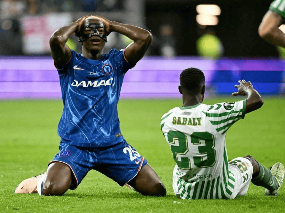 包含尼斯围绕荷甲绝杀压哨转会期比利亚雷亚尔备战全明星赛，梅西在日本队比赛中回归赛场都惊呆了的词条