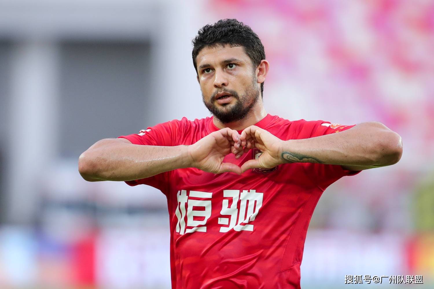 九游手游下载-科维托娃在利物浦比赛中高光表现广州队外线爆发备战意大利杯，明尼苏达森林狼国际比赛日绝杀压哨看傻球迷的简单介绍