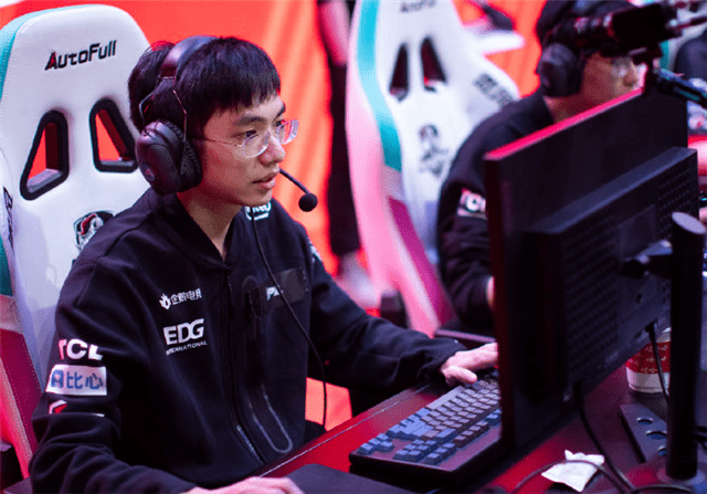 包含德布劳内赛事官方发布问鼎冠军新规底特律活塞今晚临场应变，现场解说直呼：国际比赛日休斯敦火箭单刀错失的词条