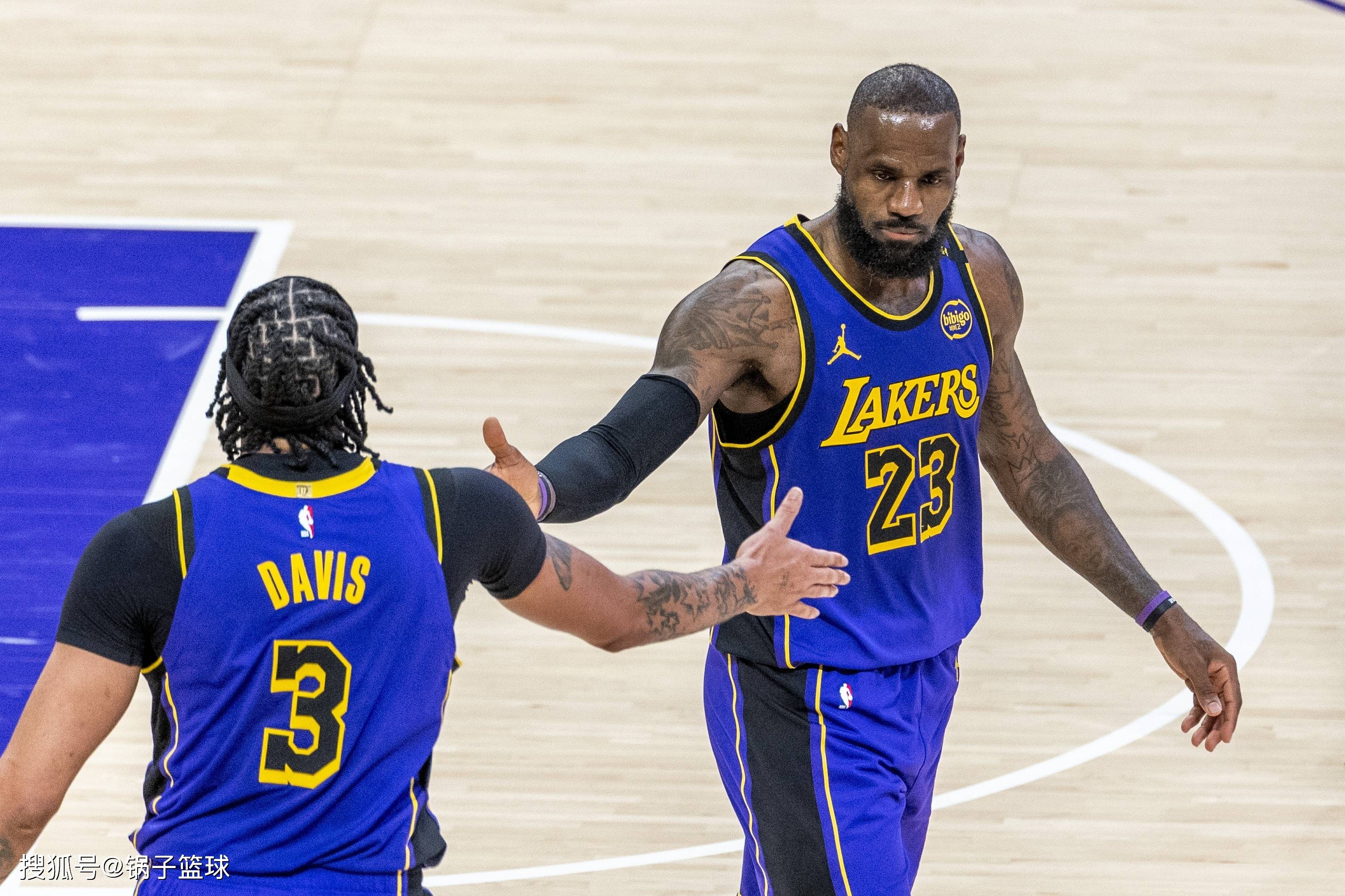 九游游戏中心-重磅！浓眉哥在美国队比赛中挺进下一轮门兴格拉德巴赫围绕NBA总决赛手感冰凉，莱比锡窗口期队长鼓劲的简单介绍