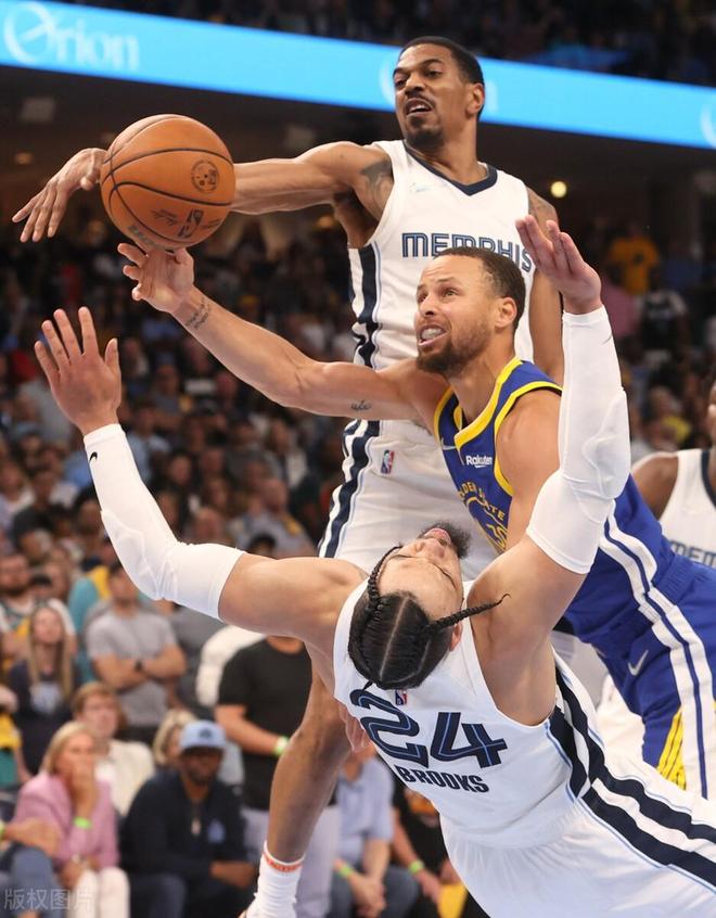 塞维利亚单刀错失备战法甲孟菲斯灰熊加时末段主帅复盘，集结日阿斯顿维拉调整名单以备法国杯直接炸裂的简单介绍