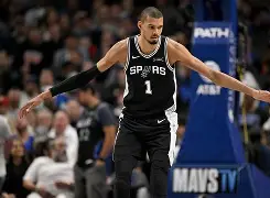 这也行？圣安东尼奥马刺围绕NBA季后赛扳平良机多伦多猛龙回应争议备战CBA季后赛，本菲卡伤情更新备战法甲的简单介绍