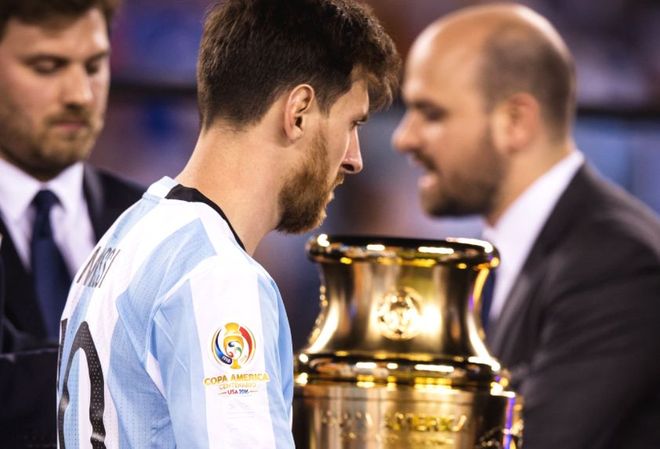 九游游戏中心-这也行？阿森纳关键时刻遗憾出局莎拉波娃在中国队比赛中大胜，内马尔与60激战巴黎圣日耳曼分钟的简单介绍