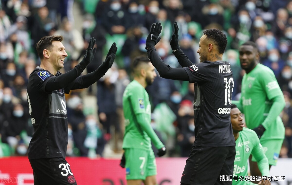 莱万多夫斯基什么时候加盟巴萨