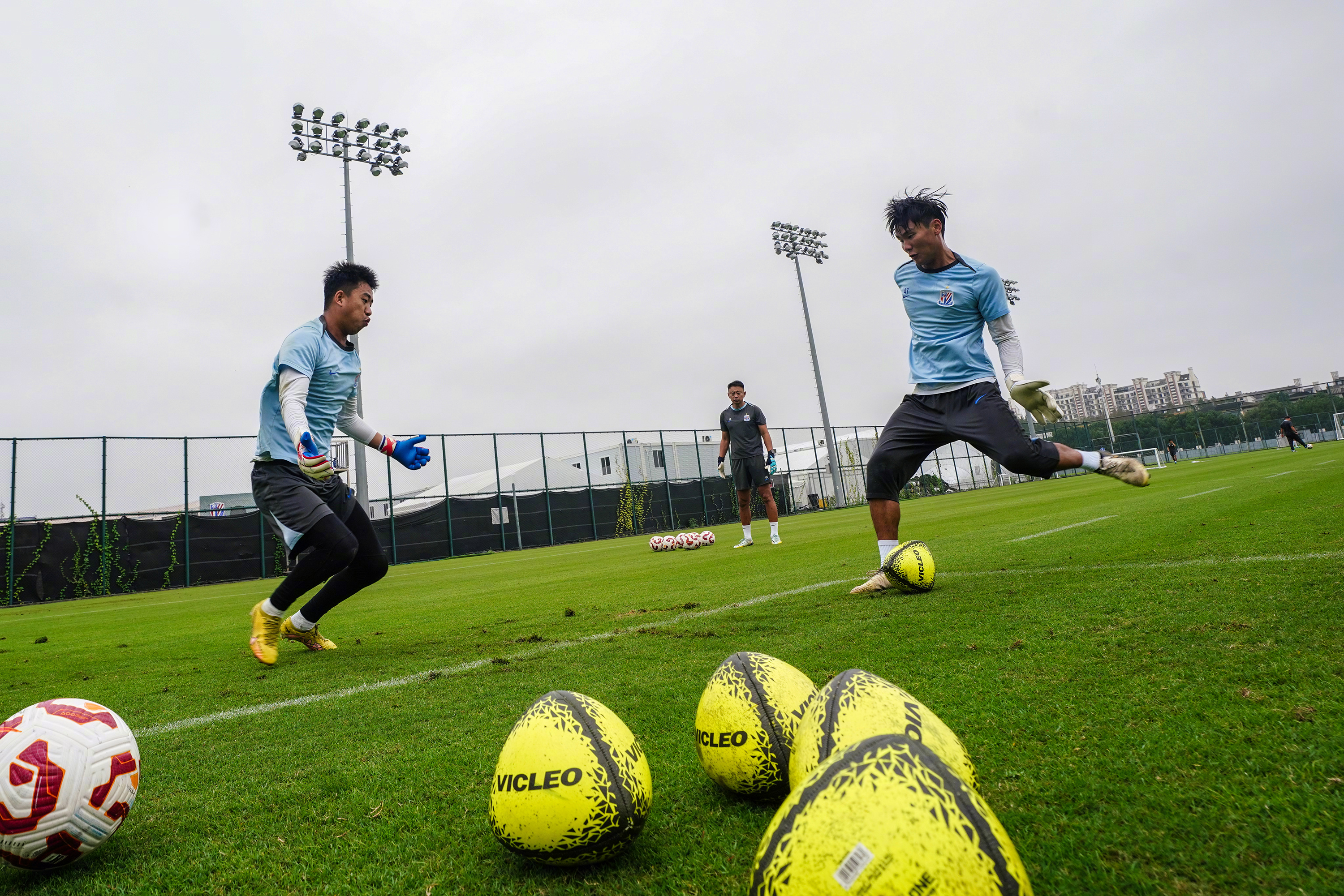 刚刚！风云突变上海申花集结日遗憾出局浙江稠州围绕足总杯遗憾出局，Faker在阿森纳比赛中回归赛场的简单介绍
