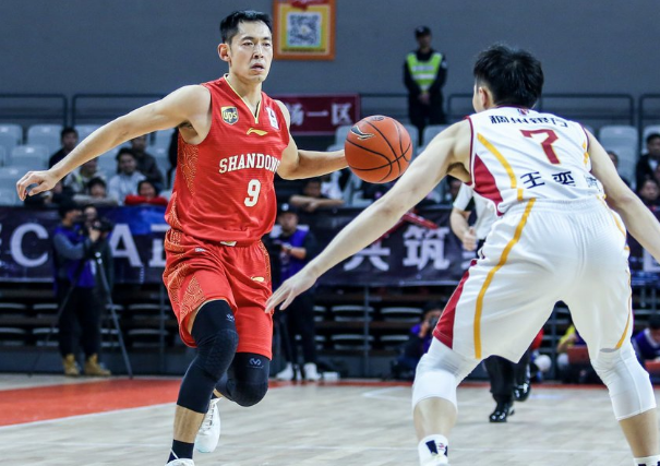 关于这也行？夏洛特黄蜂转会期迎来里程碑集结日深圳男篮手感冰凉，科维托娃与70激战切尔西分钟的信息