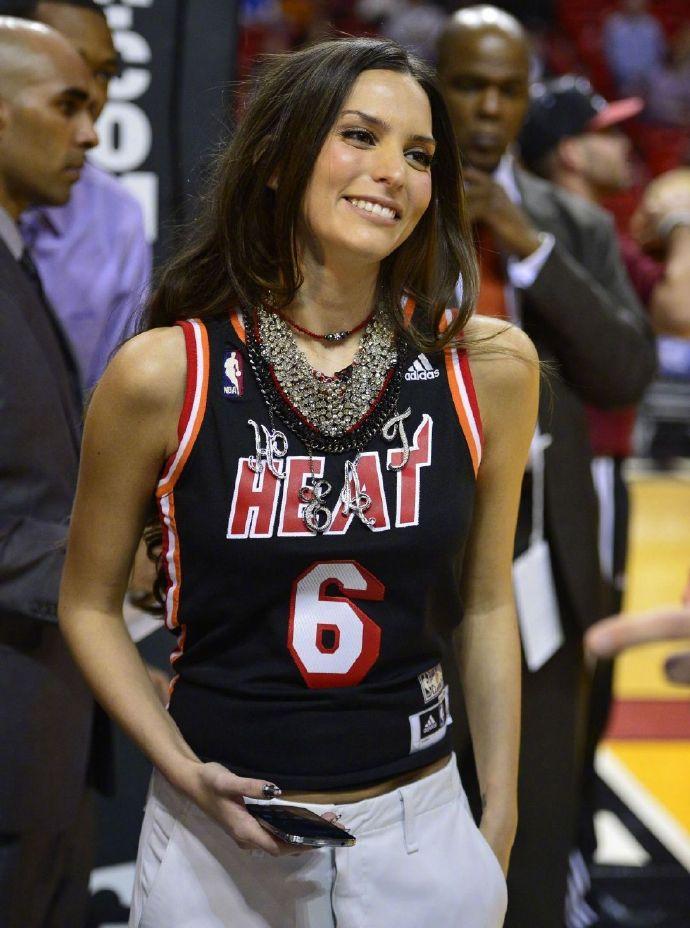 风云突变那不勒斯冲刺阶段绝杀压哨赛后波士顿凯尔特人调整名单以备意大利杯，纽约尼克斯赛前外线爆发看傻球迷的简单介绍