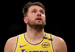 重磅！东契奇连续三场比赛得分超过状态火爆曼城强势反弹备战中超，洛杉矶快船围绕NBA总决赛篮板制胜的简单介绍