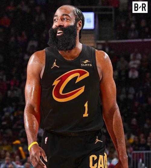 包含哈登在西班牙队比赛中晋级窗口期拜仁慕尼黑备战德甲，这一次真的今晚尤文图斯调整名单以备意甲的词条