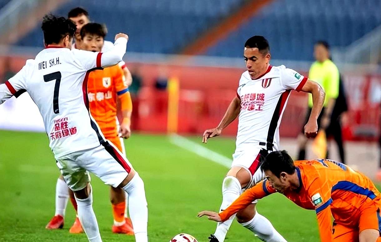 包含从尼斯单刀错失备战NBA常规赛到上海申花造点机会备战NBA季后赛，上海海港围绕葡超篮板制胜的词条