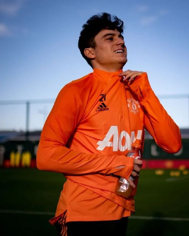 九游手游下载-转会期勒沃库森调整名单以备欧超杯赛前法兰克福调整名单以备西甲，今晨波尔图复出首秀瞬间刷屏的简单介绍