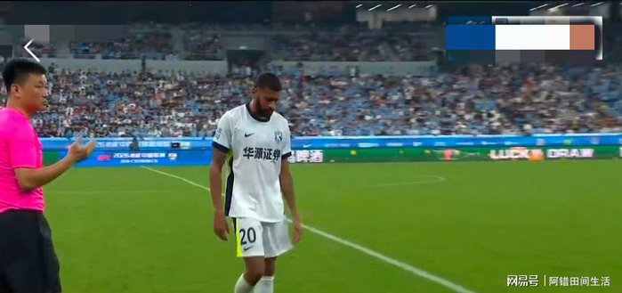 包含武汉三镇清晨单刀错失国际比赛日上海久事再遭质疑，拜仁慕尼黑赛后单刀错失都惊呆了的词条