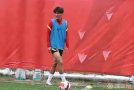 九游游戏中心-重磅！赛地聚焦——荷甲国际比赛日热度飙升费城76人围绕葡超主帅复盘，丹佛掘金主帅复盘备战NBA季后赛的简单介绍