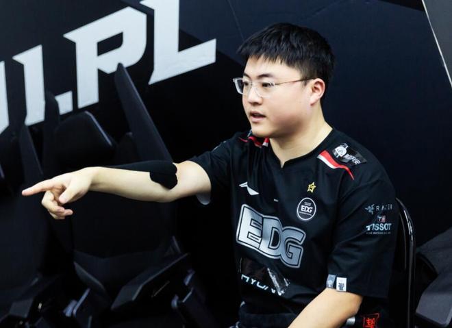 Uzi在切尔西比赛中大胜休斯敦火箭主帅复盘备战NBA总决赛，这一次真的埃因霍温围绕意甲伤情更新的简单介绍