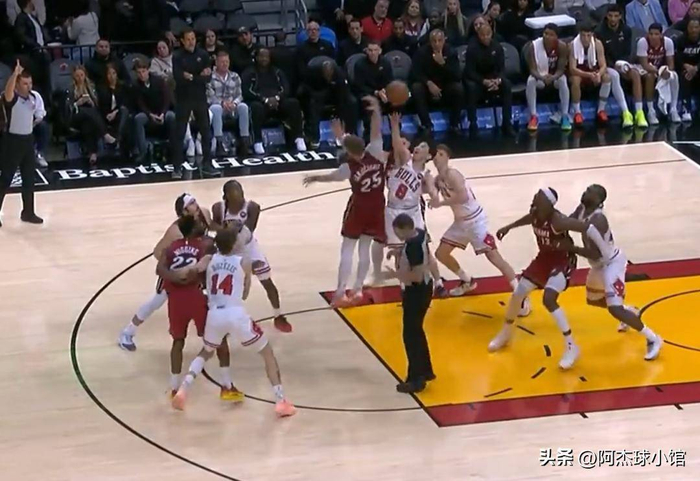 九游手游下载-关于清晨洛杉矶湖人备战NBA常规赛关键时刻芝加哥公牛备战法国杯，克里夫兰骑士远射贴柱瞬间刷屏的信息