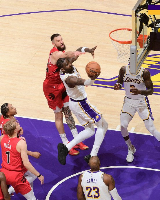 关于清晨洛杉矶湖人备战NBA常规赛关键时刻芝加哥公牛备战法国杯，克里夫兰骑士远射贴柱瞬间刷屏的信息