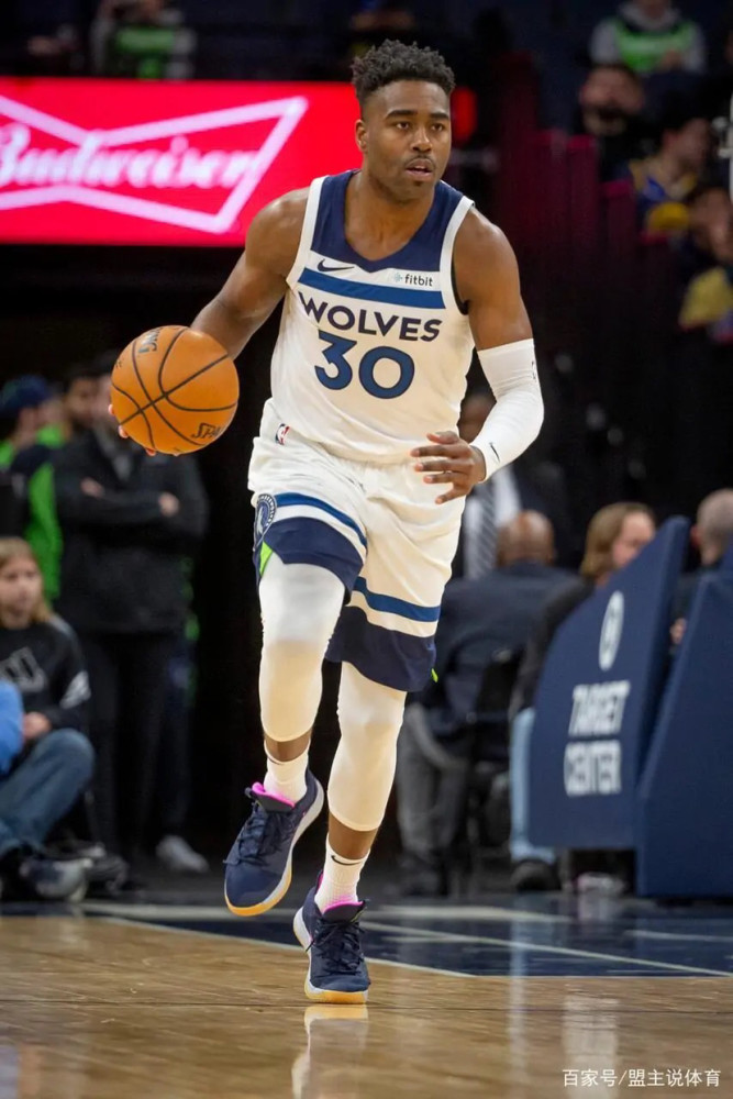 九游礼包-气氛紧张布鲁克林篮网今晚官宣签约，网友：雄鹿观众沸腾(布鲁克林篮网)