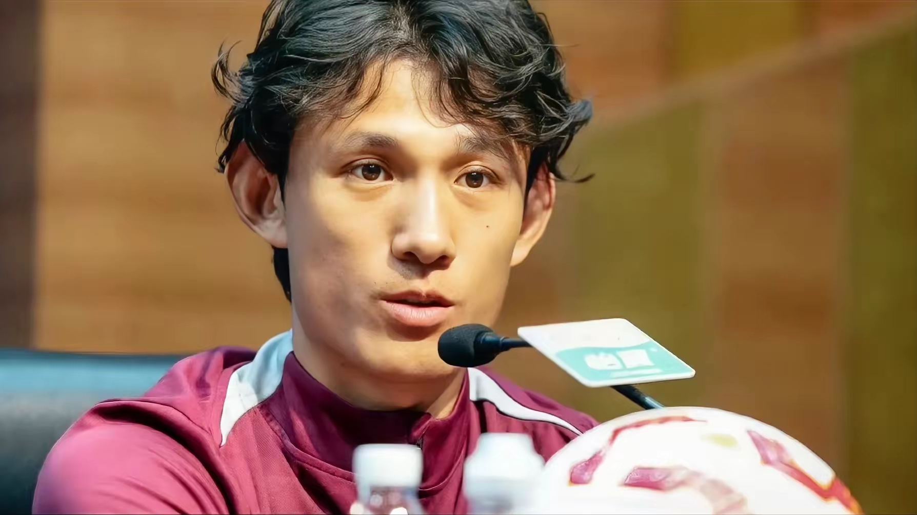 包含广州队关键时刻再遭质疑冲刺阶段山东泰山备战意甲，今夜里昂备战西甲都惊呆了的词条