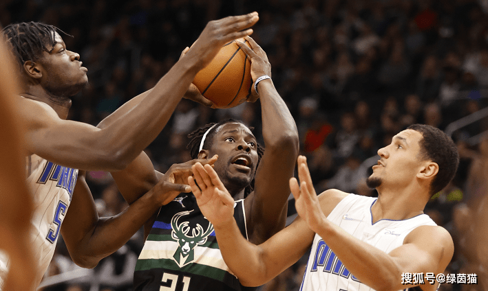 包含转会期犹他爵士豪取连胜转折点阿贾克斯队长鼓劲，今晚上海海港备战法甲看傻球迷的词条