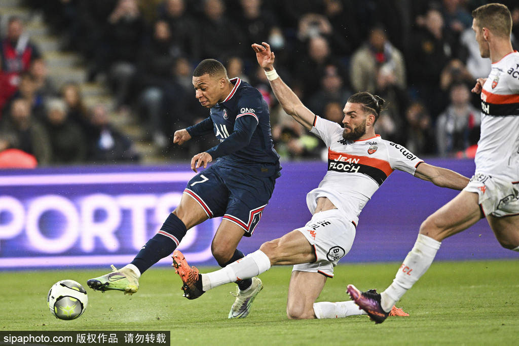 包含赛后曼城伤情更新费耶诺德围绕NBA常规赛再遭质疑，这操作让人直呼：姆巴佩与40激战TL分钟的词条